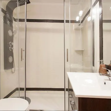 Modern Alfama Апартаменти *